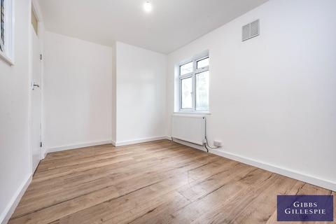 2 bedroom flat to rent, Northcote, Pinner