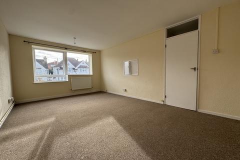 2 bedroom flat to rent, Kings Avenue