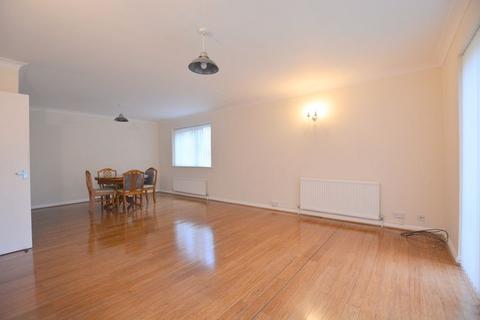 2 bedroom apartment to rent, Chesswood Way, Pinner