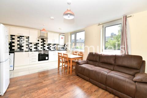 4 bedroom maisonette to rent, Seyssel Street, Isle of dogs, London E14