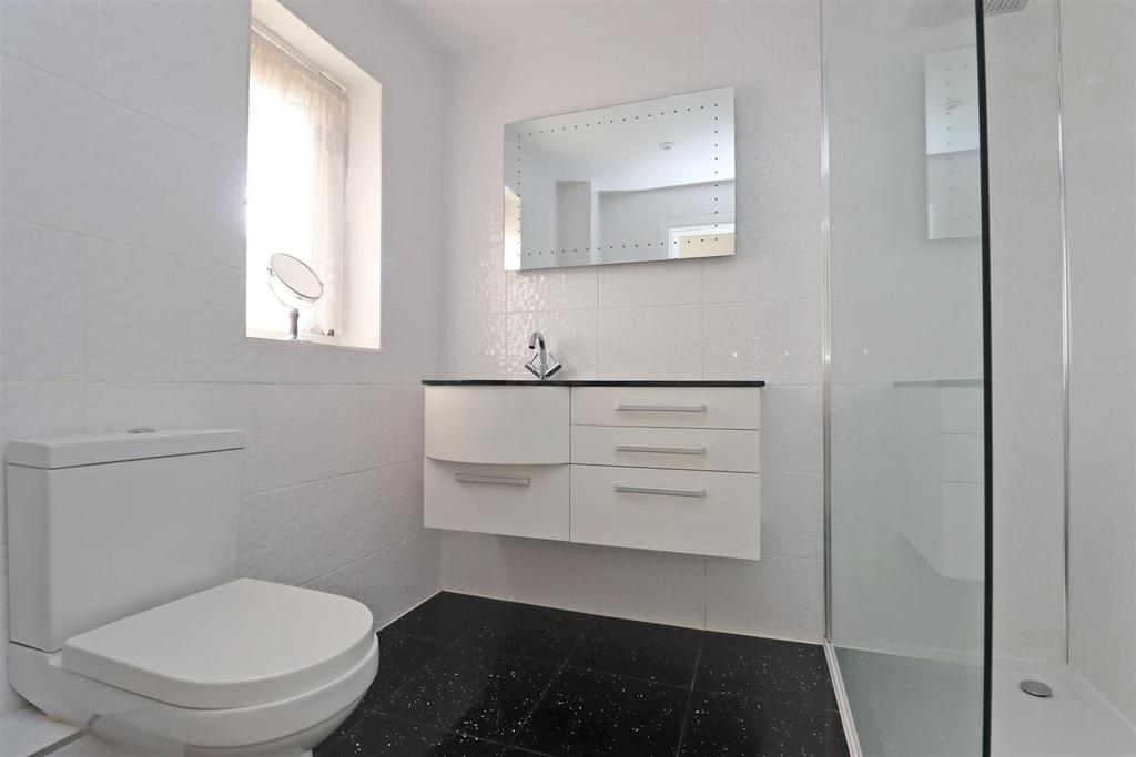 Main bedroom En-suite