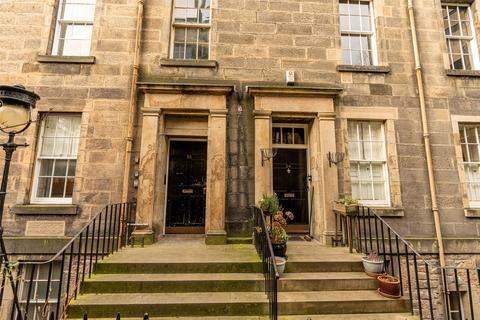 3 bedroom flat to rent, St. James Square, Edinburgh, EH1