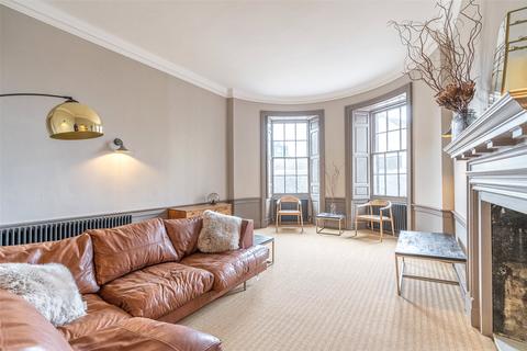 3 bedroom flat to rent, St. James Square, Edinburgh, EH1