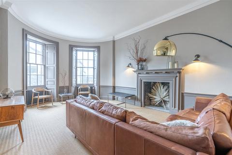 3 bedroom flat to rent, St. James Square, Edinburgh, EH1