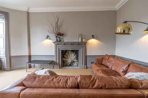 3 bedroom flat to rent, St. James Square, Edinburgh, EH1