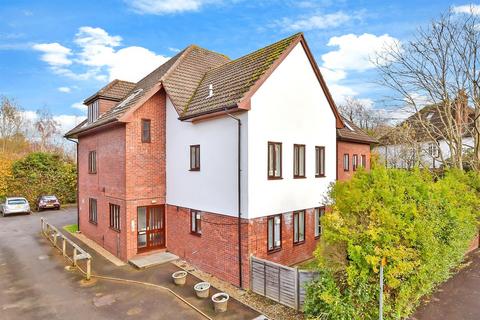 1 bedroom flat for sale, Kingston Avenue, Leatherhead, Surrey