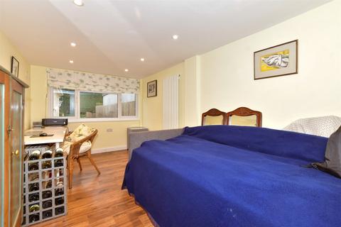 30 Cauldham Lane, Capel Le Ferne, Folkestone, CT18 7HG