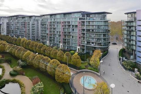 1 bedroom flat to rent, Queenstown Road, Battersea, London, SW8 4NN