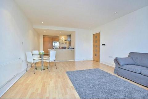 1 bedroom flat to rent, Queenstown Road, Battersea, London, SW8 4NN