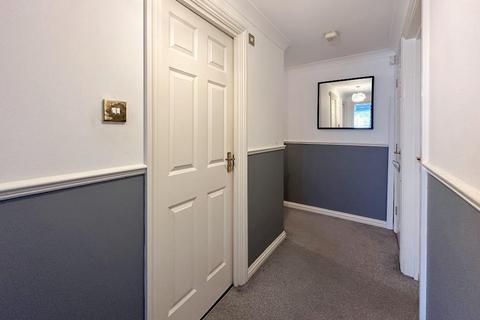 2 bedroom flat for sale, Limpsfield Road, Sanderstead, Surrey, CR2 9LG