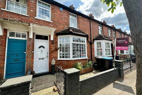 28 Homestead Road, Caterham, CR3 5RL