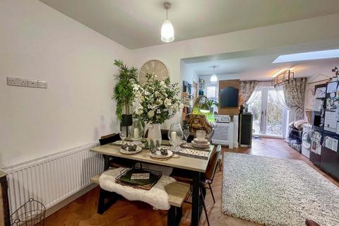 28 Homestead Road, Caterham, CR3 5RL