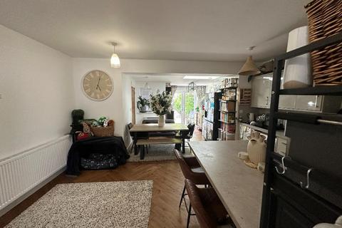 28 Homestead Road, Caterham, CR3 5RL