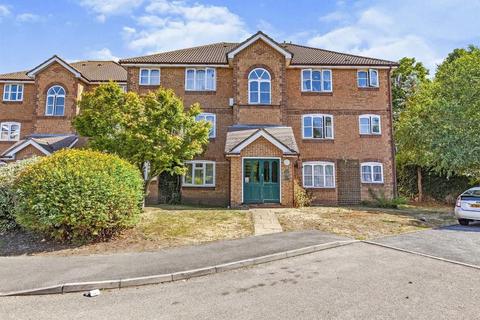 1 bedroom flat to rent, Worcester Gardens, Slough, Slough, Buckinghamshire, SL1 2QD