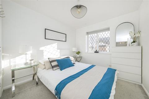 254 Heathfield Drive, Mitcham, CR4 3RJ