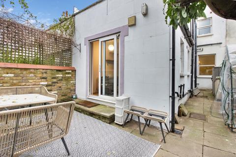 2 bedroom flat for sale, Iverson Road, London NW6