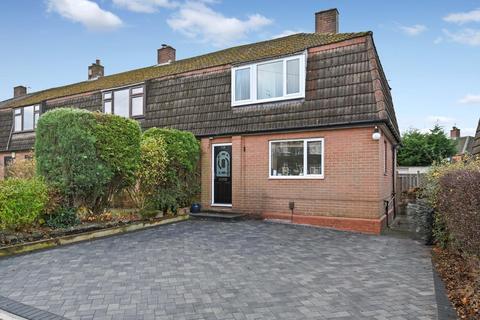 3 bedroom end of terrace house for sale, Queensway, Yeadon, Leeds