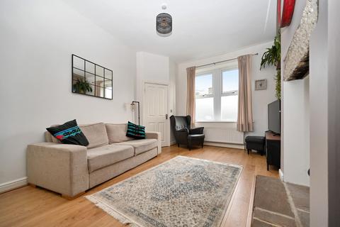 13 Lands Lane, Guiseley, Leeds, LS20 9HU