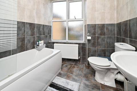 13 Lands Lane, Guiseley, Leeds, LS20 9HU