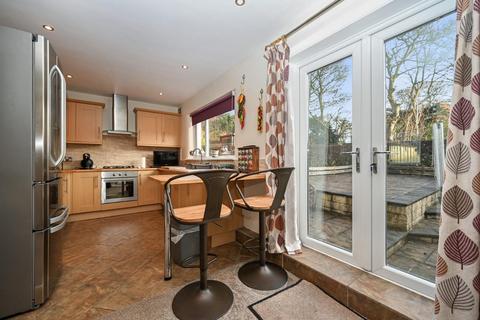 2 bedroom semi-detached house for sale, Haw Avenue, Yeadon, Leeds