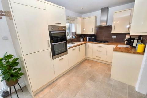 3 bedroom semi-detached house for sale, St. Marys Park Approach, Leeds, West Yorkshire