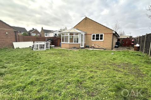 2 bedroom bungalow to rent, Trinity Lane, Waltham Cross EN8