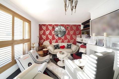 4 bedroom semi-detached house for sale, Chiltern Dene, Enfield EN2