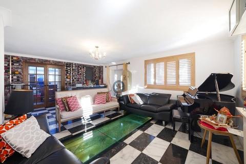 4 bedroom semi-detached house for sale, Chiltern Dene, Enfield EN2