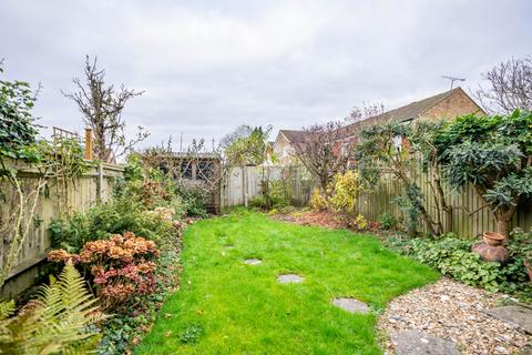 49 Maplefield, Park Street, St Albans, AL2 2BE