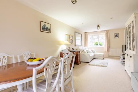49 Maplefield, Park Street, St Albans, AL2 2BE