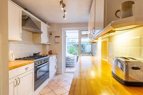 49 Maplefield, Park Street, St Albans, AL2 2BE
