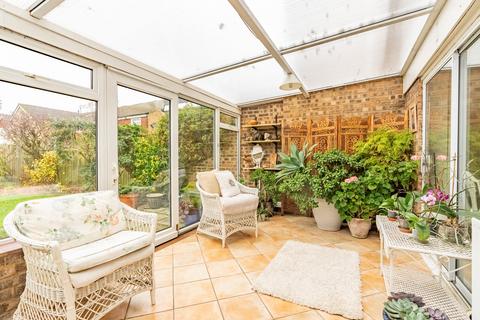 49 Maplefield, Park Street, St Albans, AL2 2BE