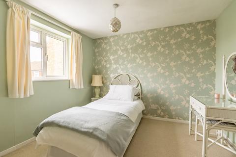 49 Maplefield, Park Street, St Albans, AL2 2BE