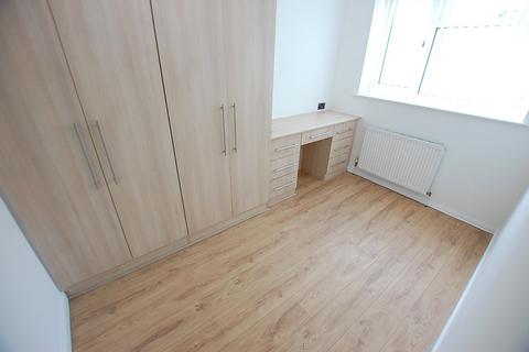 3 bedroom terraced house to rent, Ashton Road, Greater Manchester OL8