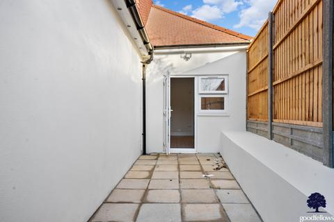 1 bedroom maisonette to rent, Aultone Way, Sutton SM1