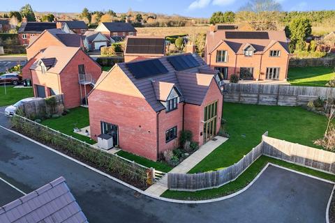 5 bedroom detached house for sale, Cleeve Hill Gardens, Evesham WR11