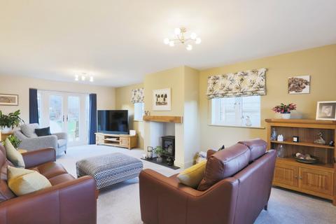 5 bedroom detached house for sale, Cleeve Hill Gardens, Evesham WR11