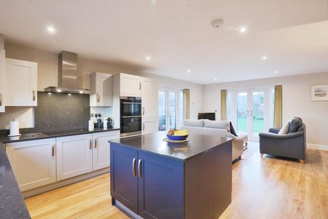 5 bedroom detached house for sale, Cleeve Hill Gardens, Evesham WR11