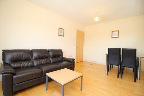 2 bedroom flat to rent, Church Road, Surrey TW20