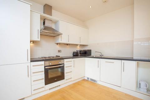 2 bedroom flat to rent, Church Road, Surrey TW20