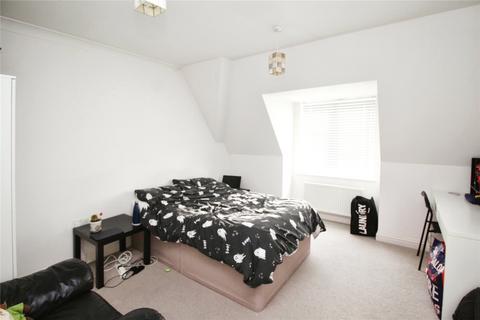 2 bedroom flat to rent, Station Road, Surrey TW20