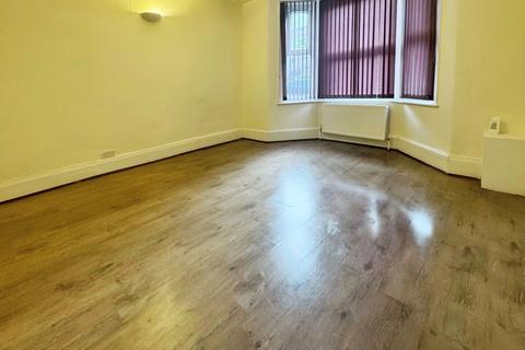 5 bedroom terraced house to rent, Ashburnham Road, Bedfordshire LU1