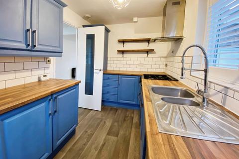 3 bedroom semi-detached house to rent, Whimbrel Road, Stockport SK2