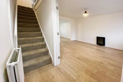 3 bedroom semi-detached house to rent, Whimbrel Road, Stockport SK2
