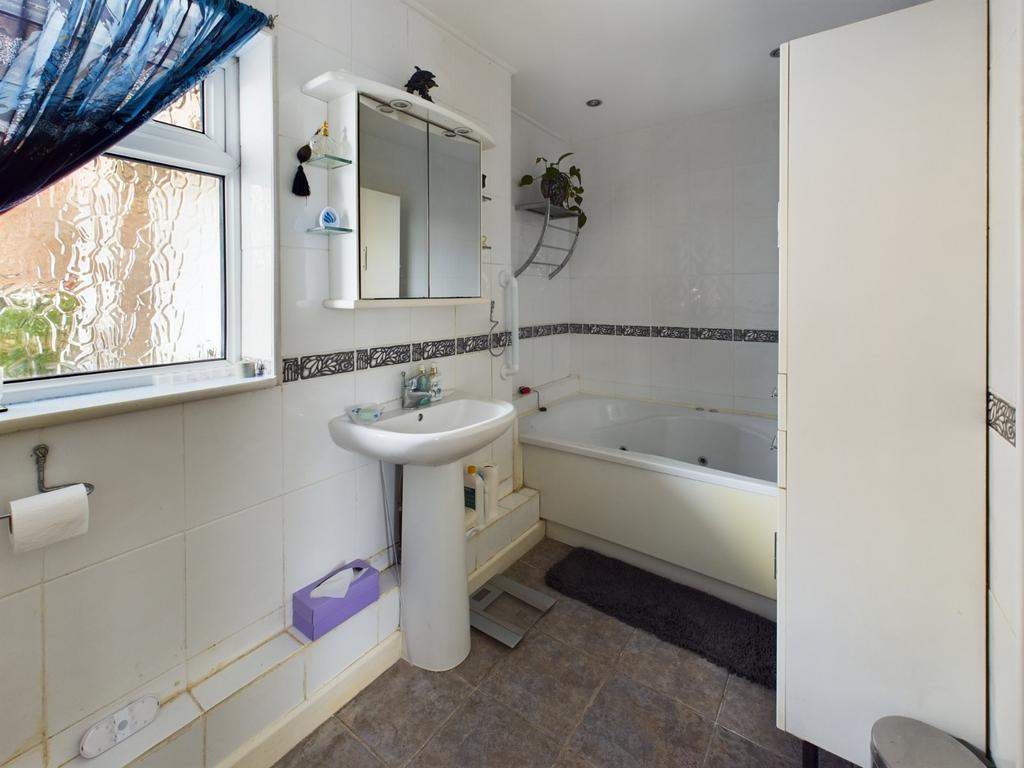En-Suite Bathroom