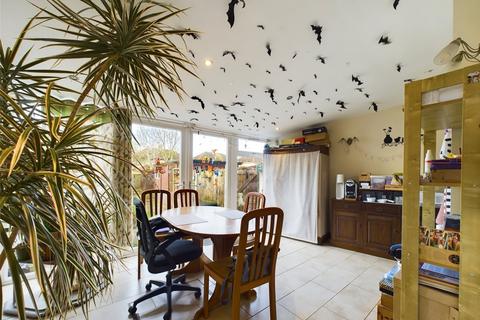 41 Dover Close, Romford, RM5 3AX