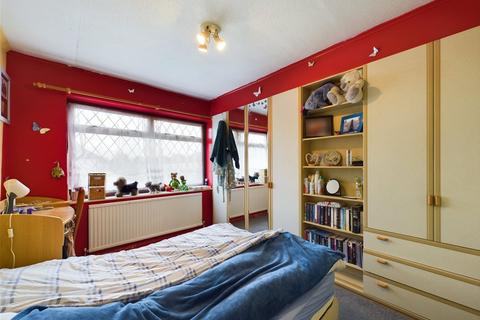 41 Dover Close, Romford, RM5 3AX