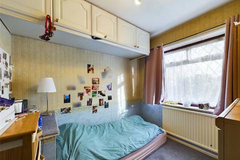 41 Dover Close, Romford, RM5 3AX