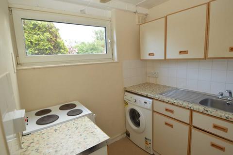 Maisonette to rent, ADDLESTONE