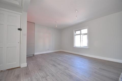 Studio to rent, Minter Terrace, Plumstead SE18